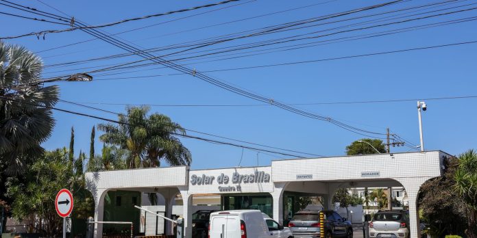 PGR é contra pedido da PF de manter agentes 24h na casa de Bolsonaro