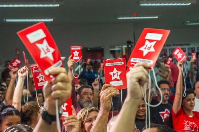 PT define nova executiva com predomínio da CNB, mira reeleição de Lula e denuncia avanço do fascismo de Trump