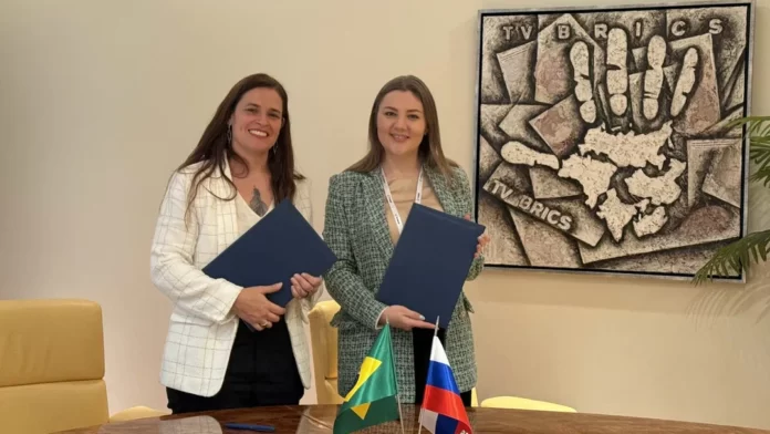 Brasil de Fato assina acordo de parceria com a TV Brics em Moscou