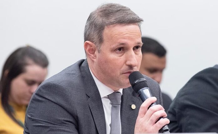 Derrite recusa apoio da PF na investigação do assassinato de delegado que enfrentou o PCC