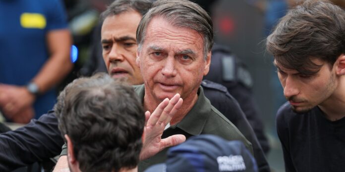 Exames de Bolsonaro mostram anemia e pneumonia residual