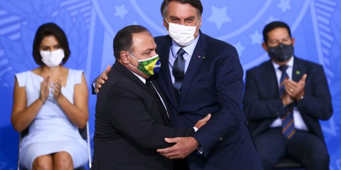 Flávio Dino autoriza investigação de Bolsonaro por crimes da pandemia