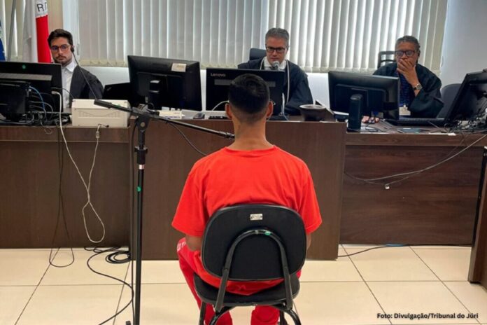 Homem é condenado a 15 anos por matar namorada trans 