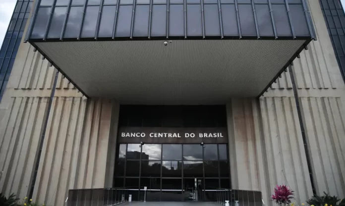 Problema fiscal do Brasil não é gasto social, mas juros altos da dívida pública, diz economista