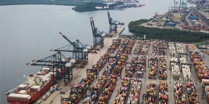 Quase US$ 228 bi: balança comercial registra recorde em exportações