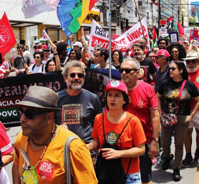 Recife, Garanhuns e Petrolina saem às ruas contra a PEC da Blindagem