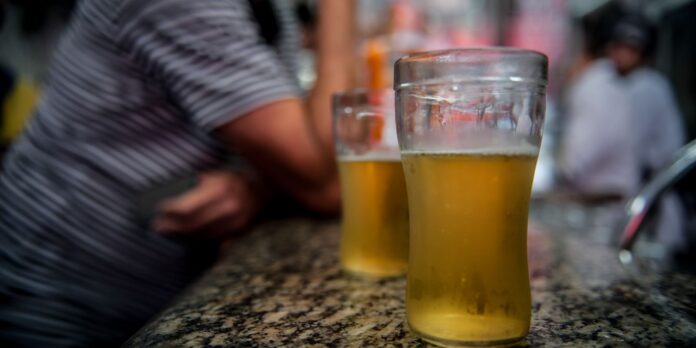 Senado aprova aumento de pena por dar álcool ou drogas a crianças
