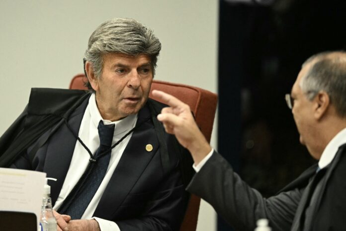 Voto de Fux 'envergonhou' e 'desprestigiou a democracia', diz cientista político