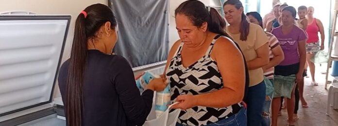 400 mil litros de leite são distribuídos para crianças em MG