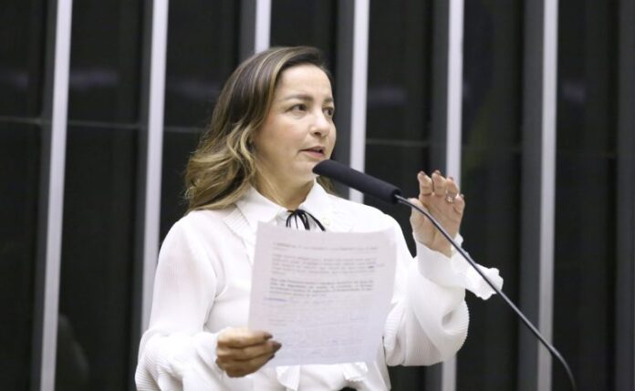 Câmara aprova licença-menstrual de até dois dias por mês para trabalhadoras