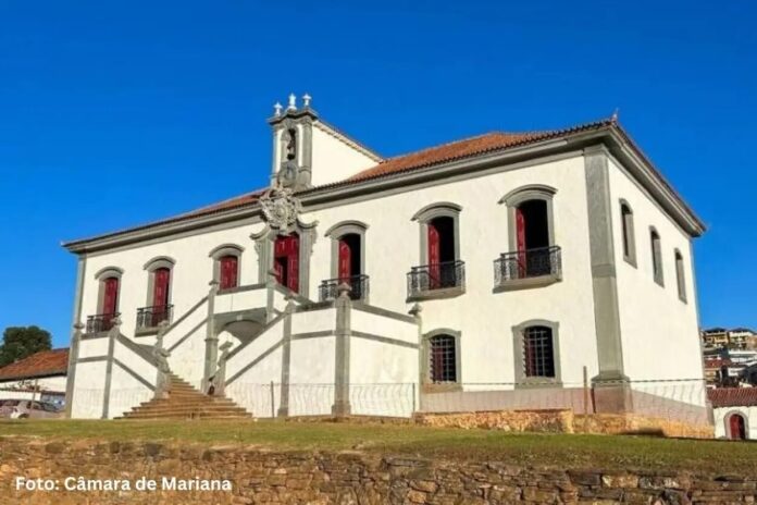 Câmara de Mariana cobra transparência sobre recontratação de demitidos após rompimento de barragem