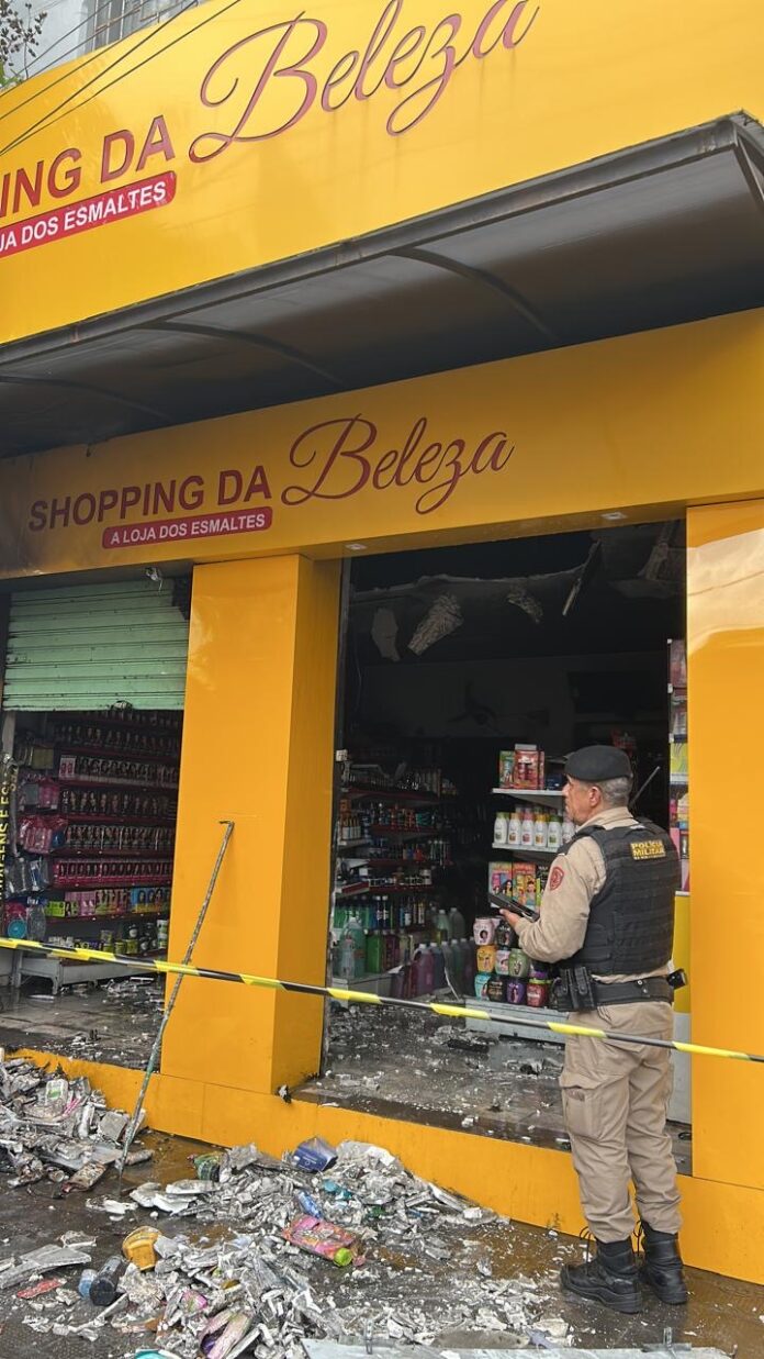 Incêndio em loja de cosméticos no Centro de Divinópolis pode ter sido criminoso, diz representante