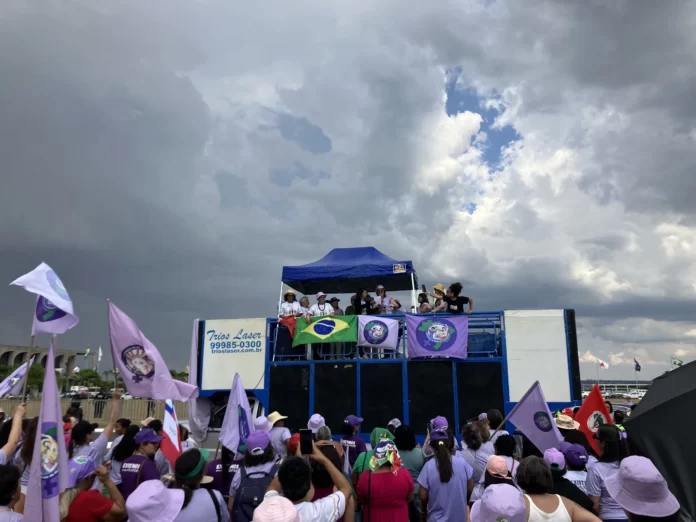 Marcha na Esplanada dos Ministérios encerra 2º congresso nacional de mulheres camponesas — Brasil de Fato