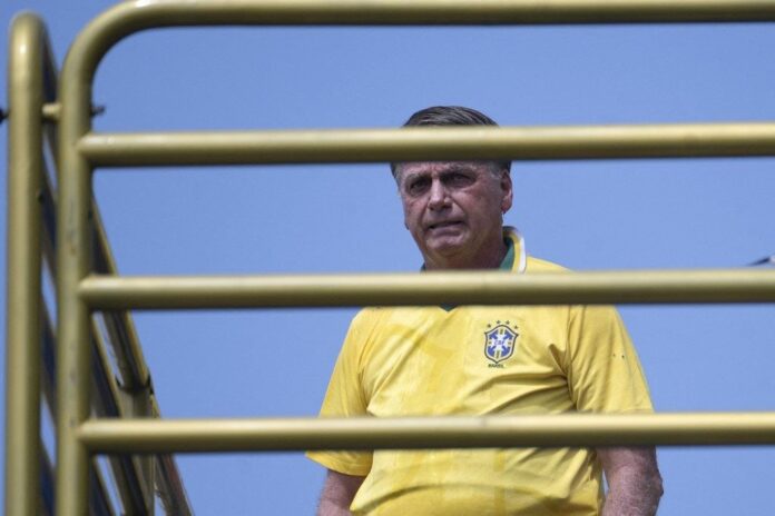 Moraes rejeita pedido da defesa e mantém Bolsonaro em prisão domiciliar — Brasil de Fato
