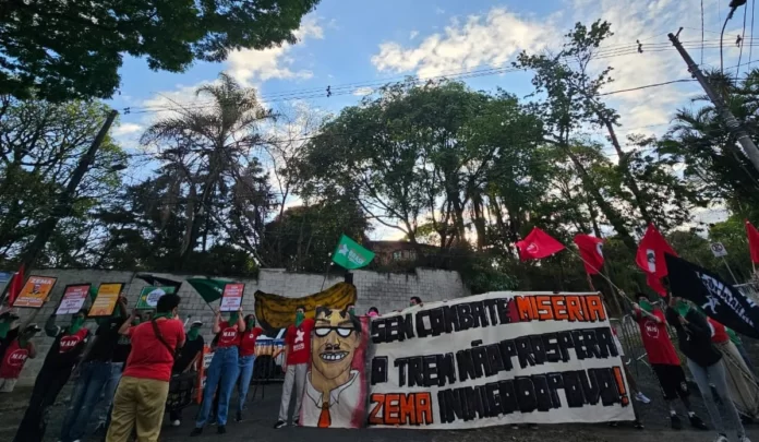 Movimento Brasil Popular faz protesto na casa de Zema e denuncia fome em MG — Brasil de Fato