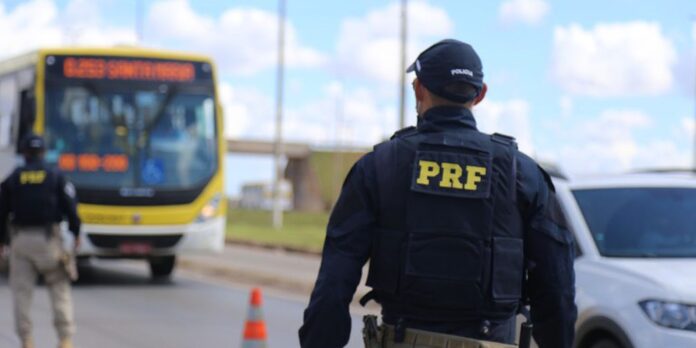 PRF prende 83 foragidos em operação contra violência doméstica