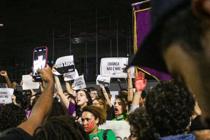 Câmara aprova projeto que dificulta abortos legais em crianças — Brasil de Fato
