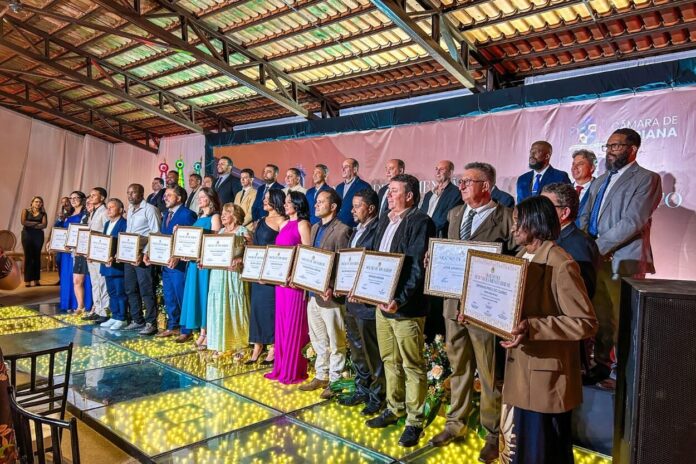 Câmara de Mariana entrega homenagens a personalidades de destaque