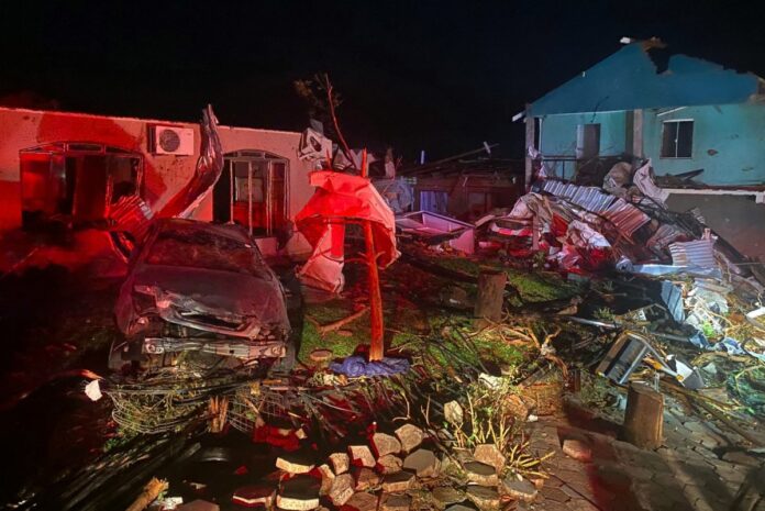 Ciclone causa destruição, deixa 4 mortos e 400 feridos no Paraná — Brasil de Fato