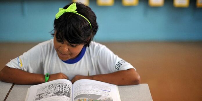Lei que obriga ensino da cultura afro-brasileira completa 22 anos