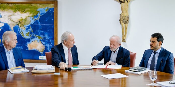 Lula assina PL Antifacção, que cria banco nacional de rastreamento