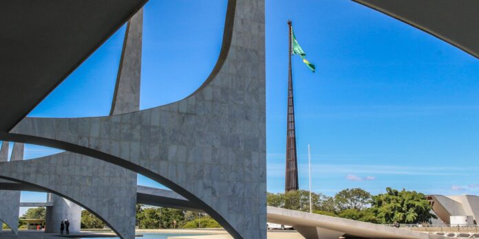 Lula se reúne com ministros e pede empenho para PEC da Segurança
