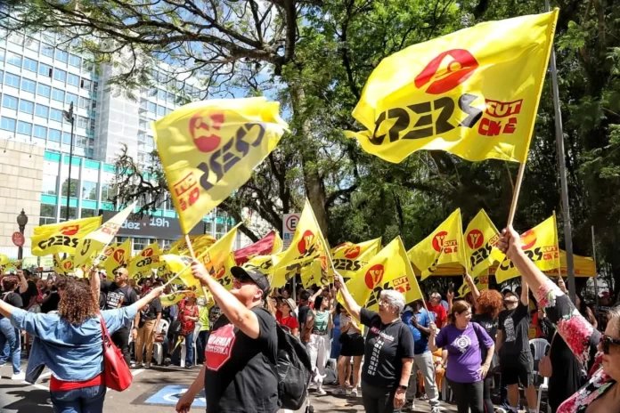 Manifetação dos servidores do Cpers Sindicato