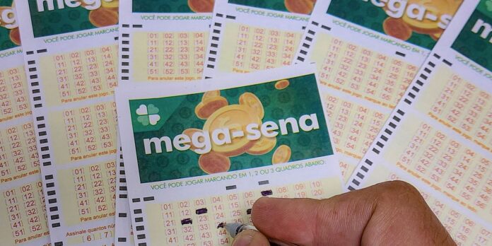 Mega-Sena acumula e próximo prêmio pode chegar a R$ 12 milhões