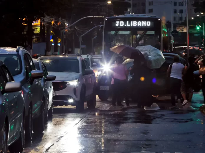 Assembleias de trabalhadores devem ocorrer na madrugada desta quarta-feira (10) para decidir o futuro da mobilização