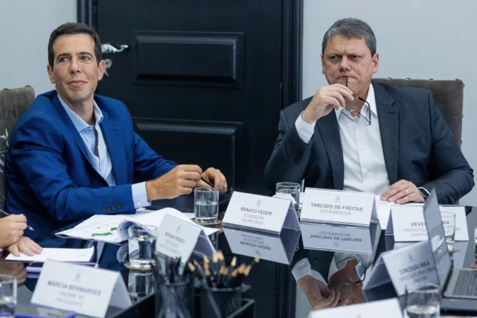 Renato Feder, secretário estadual de Educação, e Tarcísio de Freitas, governador de São Paulo