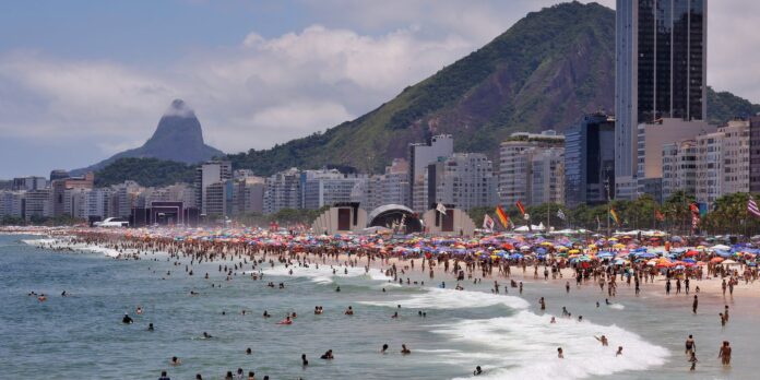 Segurança para Réveillon no Rio contará com 300 viaturas com câmeras