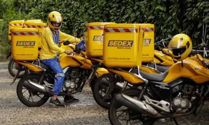 Profissionais dos Correios