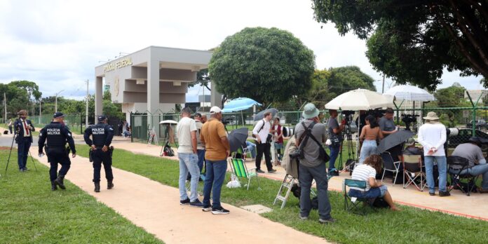 Bolsonaro volta a cumprir pena na Superintendência da PF em Brasília