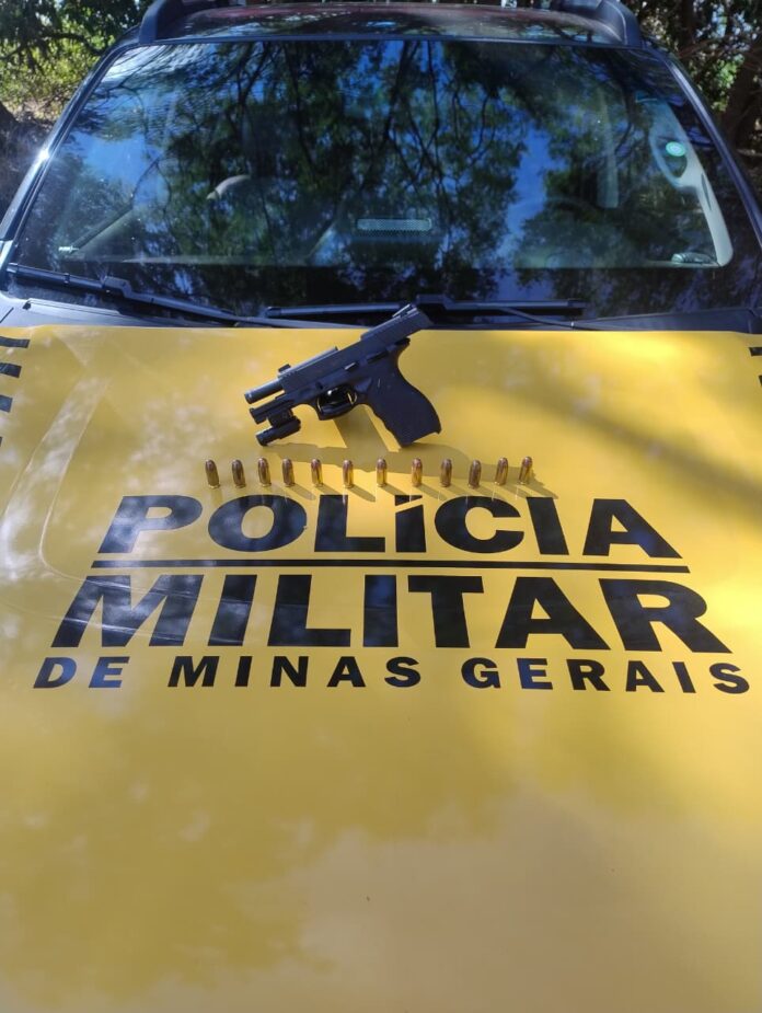 Homem é preso com arma sem registro durante fiscalização na MG-170, em Lagoa da Prata