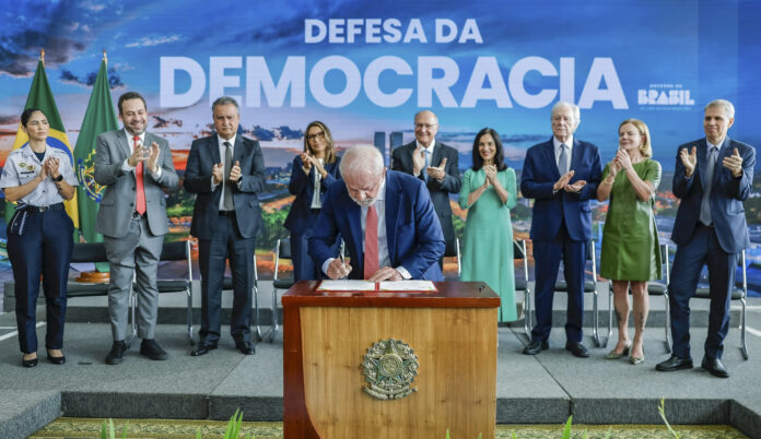 Presidente Lula assina o veto ao projeto de lei da "dosimetria"