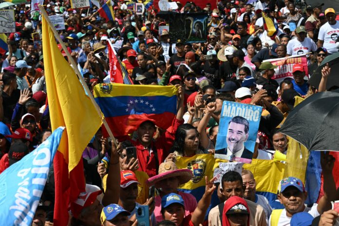 Massivas manifestações em Caracas em defesa da soberania venezuelana, da continuidade da revolução e da liberdade de Maduro e Flores.