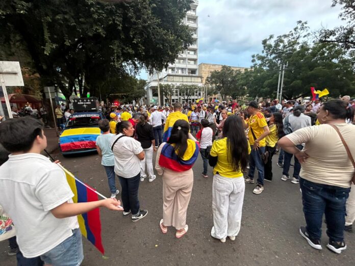 Manifestantes se concentram em Cúcuta, na fronteira com a Venezuela, em ato convocado pelo governo colombiano em defesa da soberania nacional