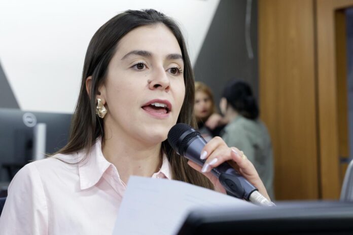 Deputada Lohanna cobra planejamento e denuncia despreparo de secretário de Educação de MG