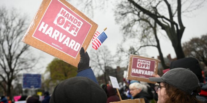 Pentágono anuncia fim de parceria com Harvard