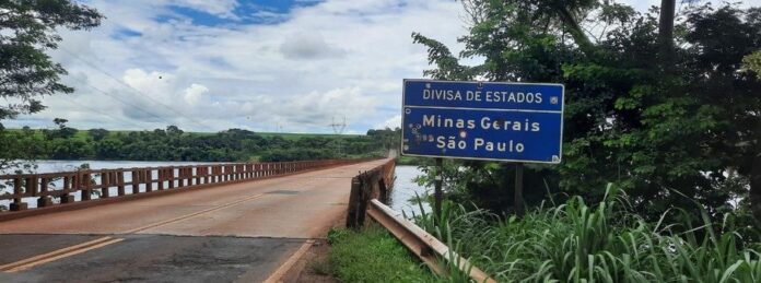 Ponte entre Minas Gerais e São Paulo está interditada