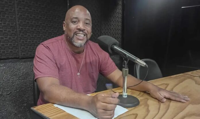 "Samba é uma expressão de cultura negra na sociedade brasileira, que historicamente reproduz e mantém sua estrutura racista"