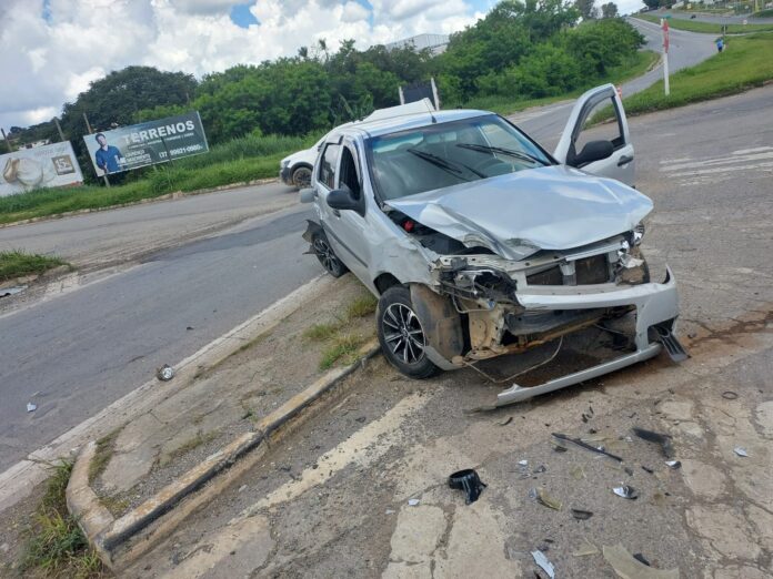 Condutora sem habilitação causa acidente no km 203 da MG-050, em Formiga