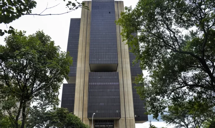 Copom se reúne nesta quarta com petróleo sob pressão da guerra