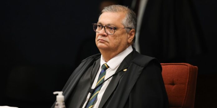 Dino questiona transparência de emendas enviadas à Igreja da Lagoinha