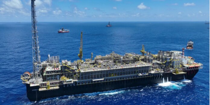 Europeus criticam flexibilização de sanções contra petróleo da Rússia