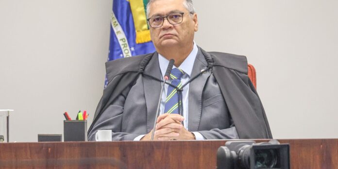 Flávio Dino proíbe saques em espécie de valores oriundos de emendas