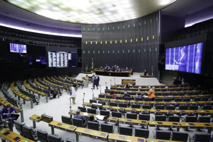 Sessões devem estar esvaziadas durante o período da chamada janela partidária