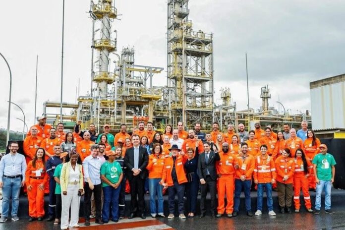 Lula acompanha anúncio de R$ 9 bilhões da Petrobras em Betim