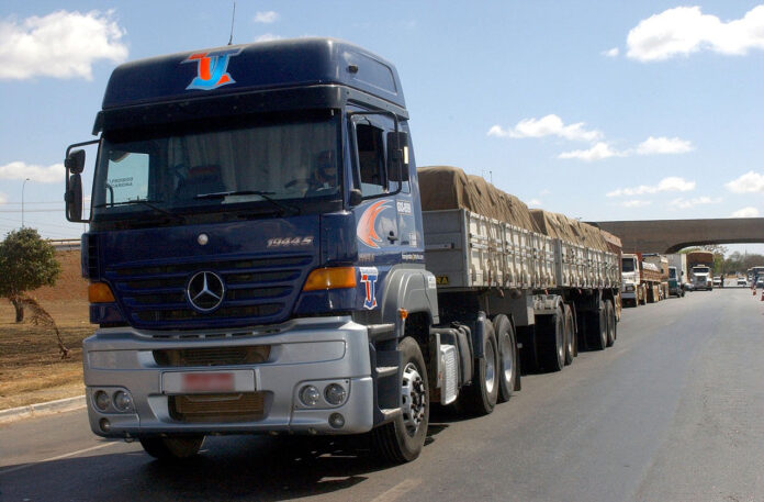 Agência Minas Gerais | DER-MG mantém restrição de tráfego de veículos de grande porte durante a Semana Santa nas rodovias estaduais