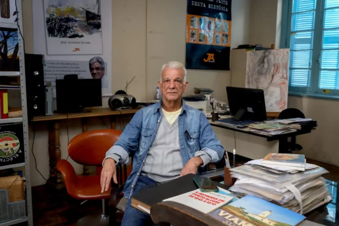 Elmar Bones, diretor do Jornal JÁ, classifica como “kafkiano” o processo que levou ao pedido de falência e aponta uso de ações por dano moral como forma de censura